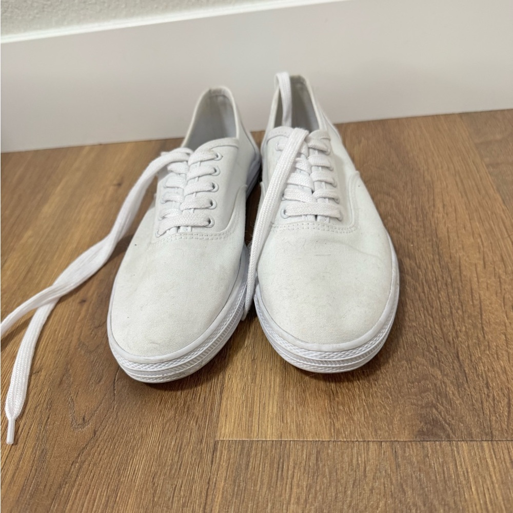 Universal Thread White Canvas Sneakers Minimalist Design